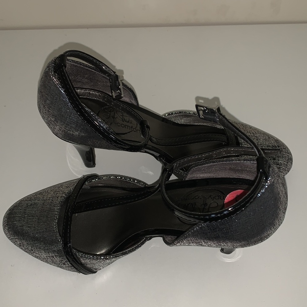 Heels - Picture 2 of 3